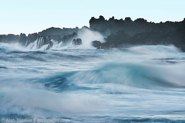 A large swell in the Pacific along the Big Island created massive, tumultuous waves.