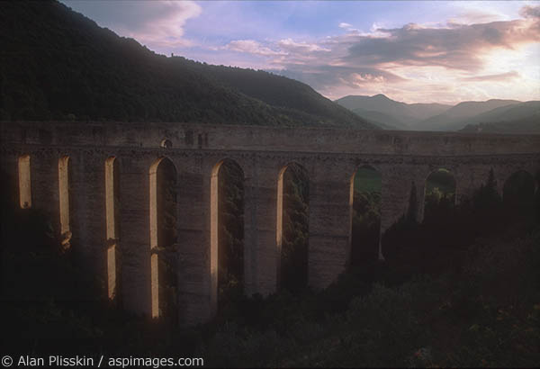 Aqueduct near Spello in the fading afternoon light.